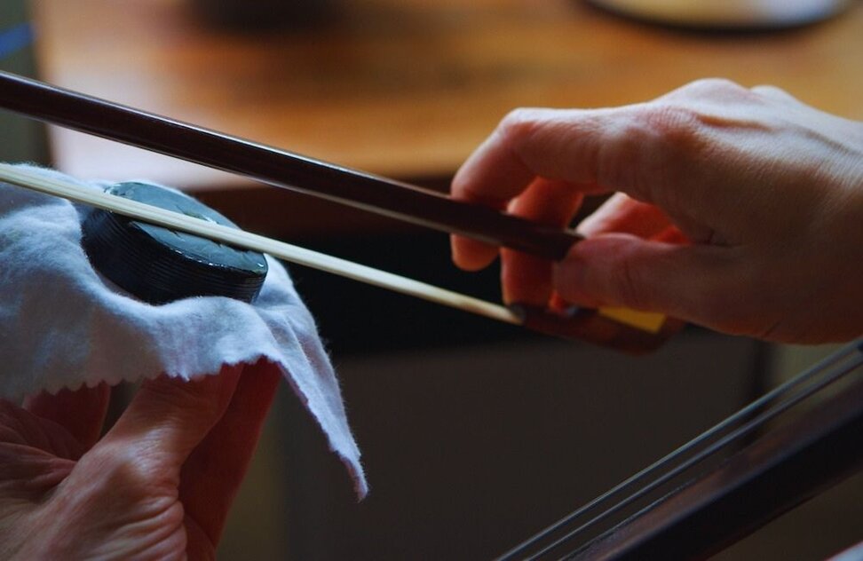 How To Rosin A Violin Bow